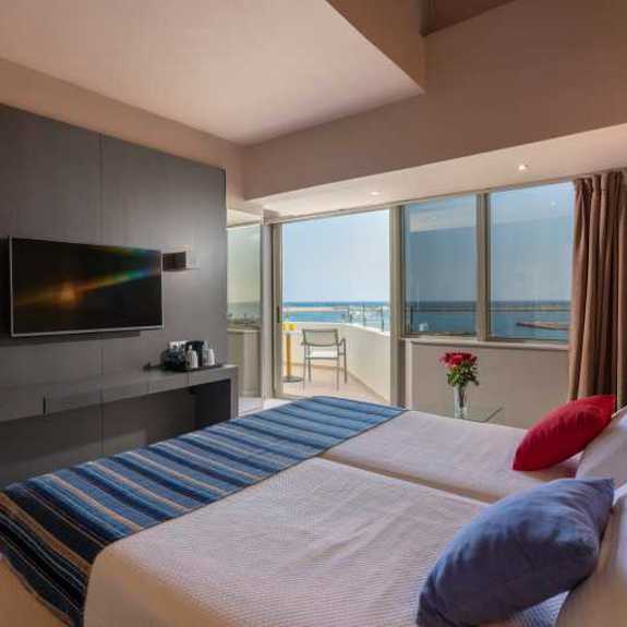 DELUXE SUITE.2 Small